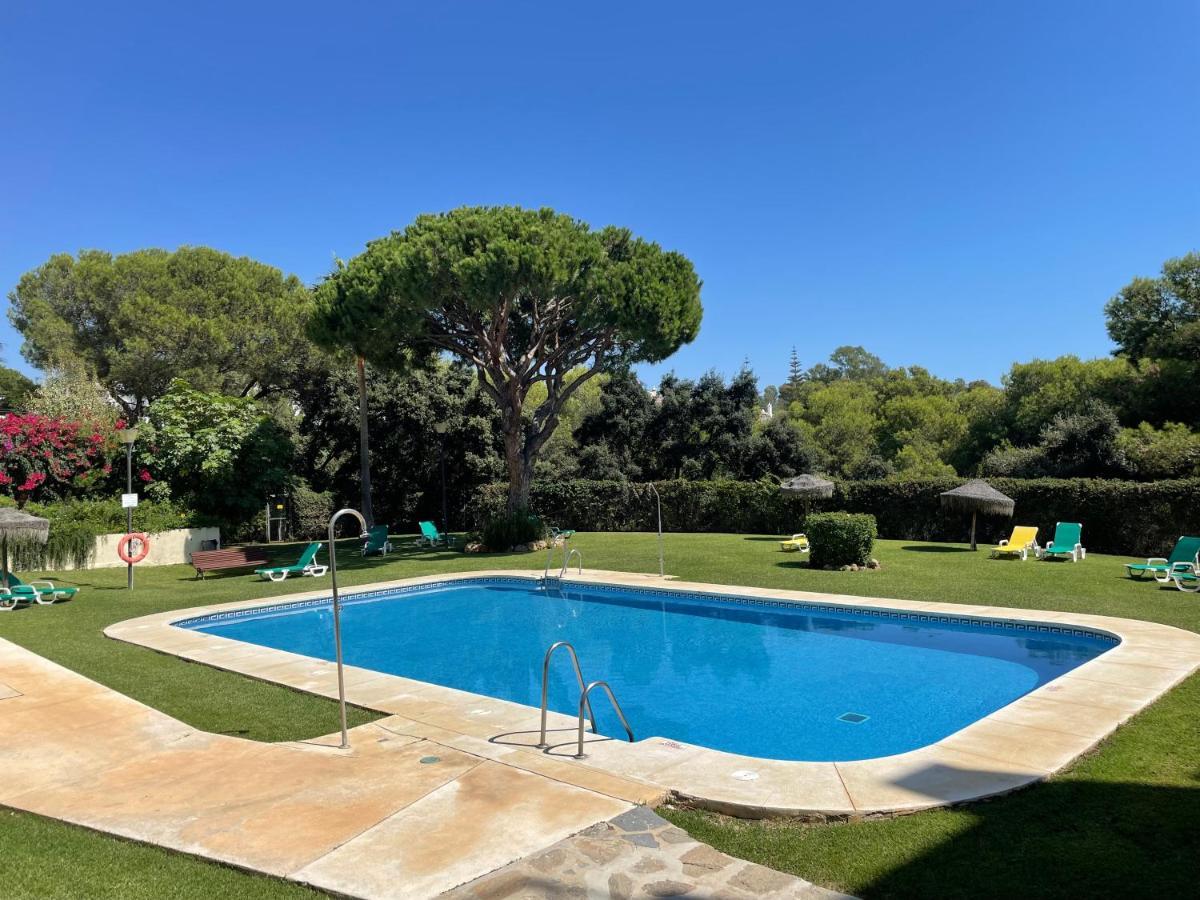 Beautiful Holiday Apartment 2 Bedroom Beach And Pool Malaga Marbella Calahonda Royale Mijas Costa Spain Dış mekan fotoğraf